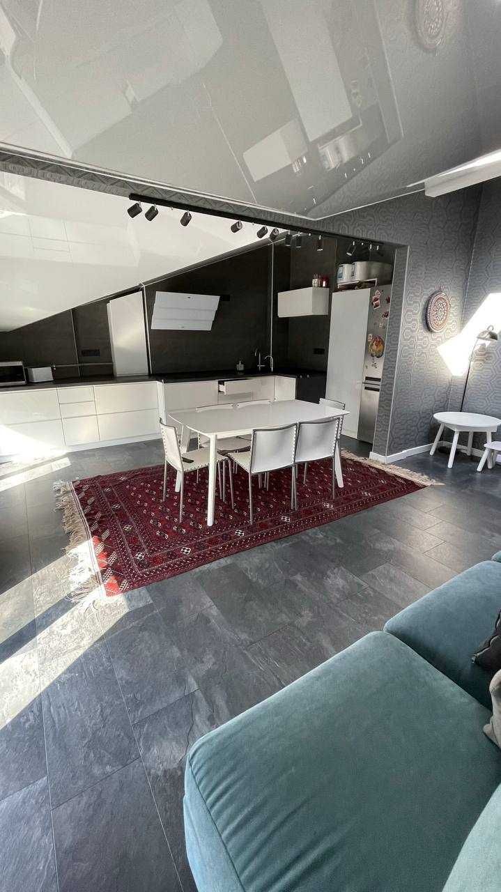 Продаж 3-кімнатної квартири в центрі (вул. Бельведерська)