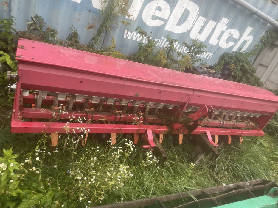 Продам трактор з навесним плуг лівосторонній