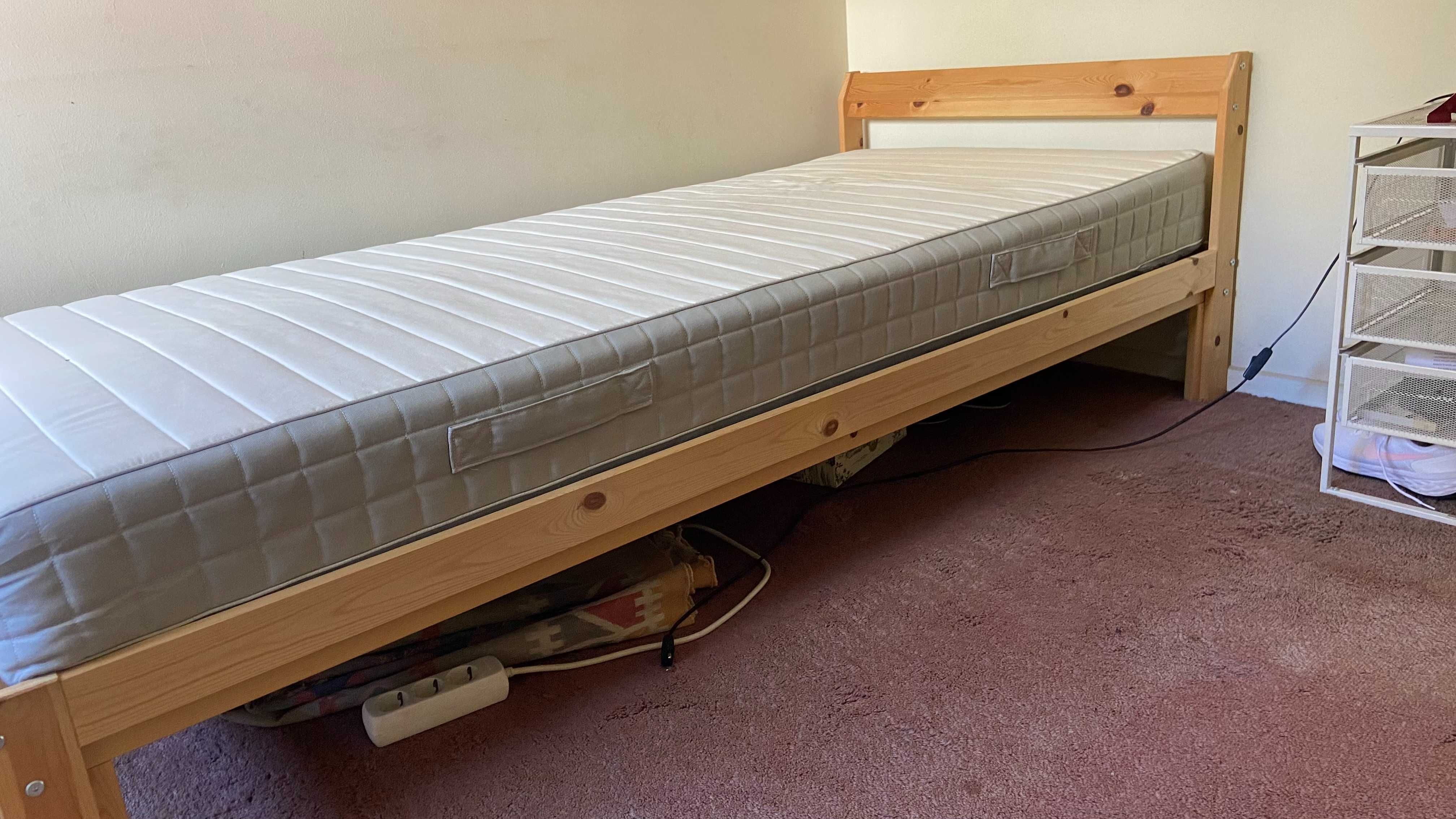 Cama de solteiro, com estrado e colchão IKEA