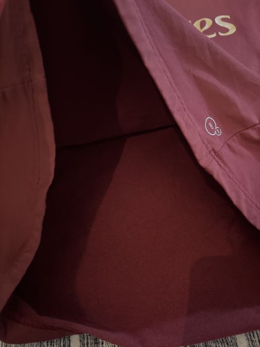 Blusa arsenal oferecida á mao por (Sal Bibbo) treinador de guardaredes