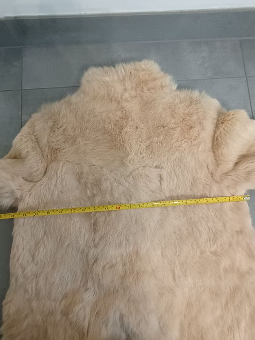Naturalne futro z królika białe futro prawdziwe L do kolana płaszczyk