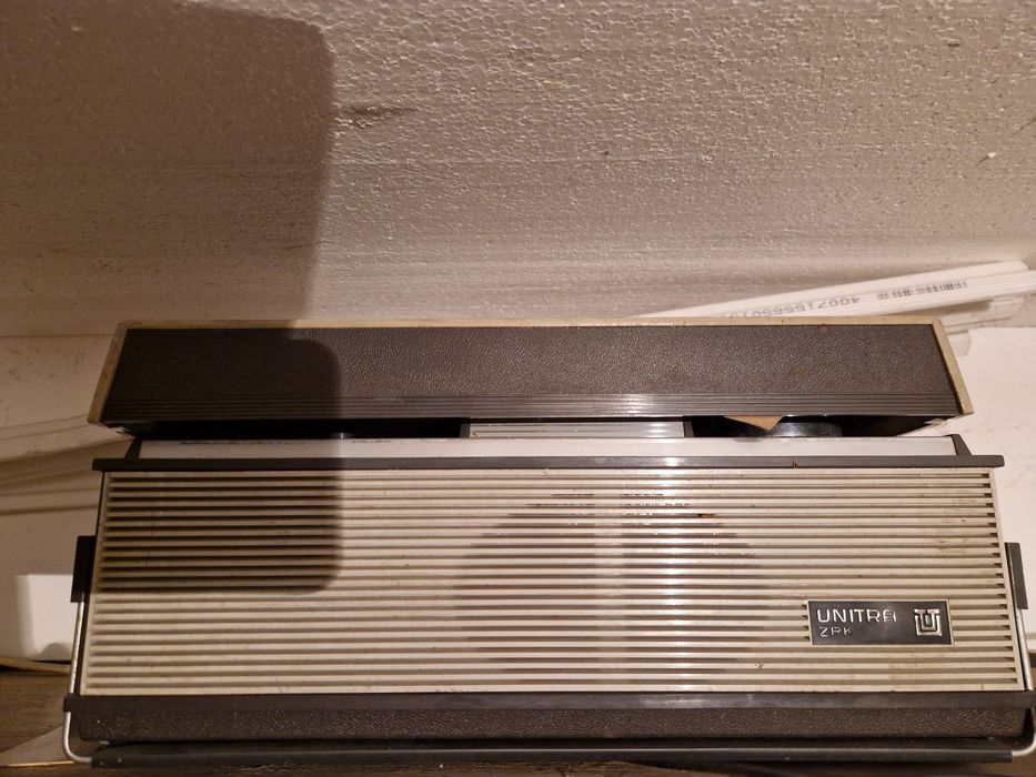 Zabytkowy sprzęt grający rożne