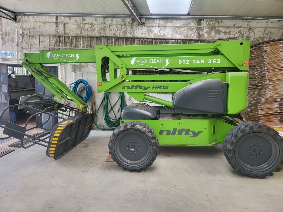 Maquina elevatória articulada niftylift H15 4x4