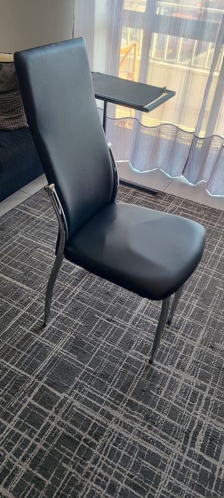 4 Cadeiras Estrutura cromada Napa preta