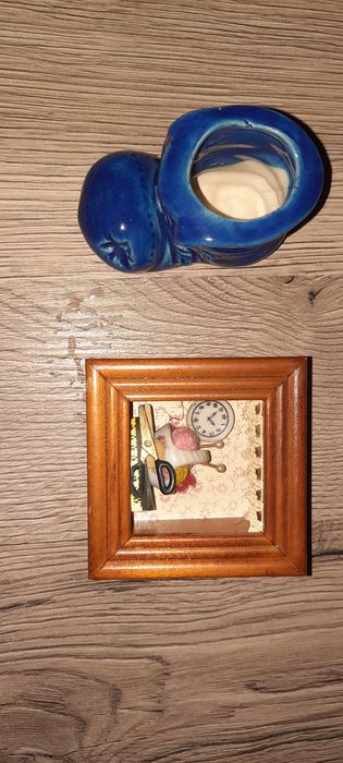 Ozdoby - niebieski but i obrazeczek w ramce