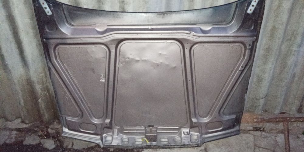 Капот Пежо 405 седан.