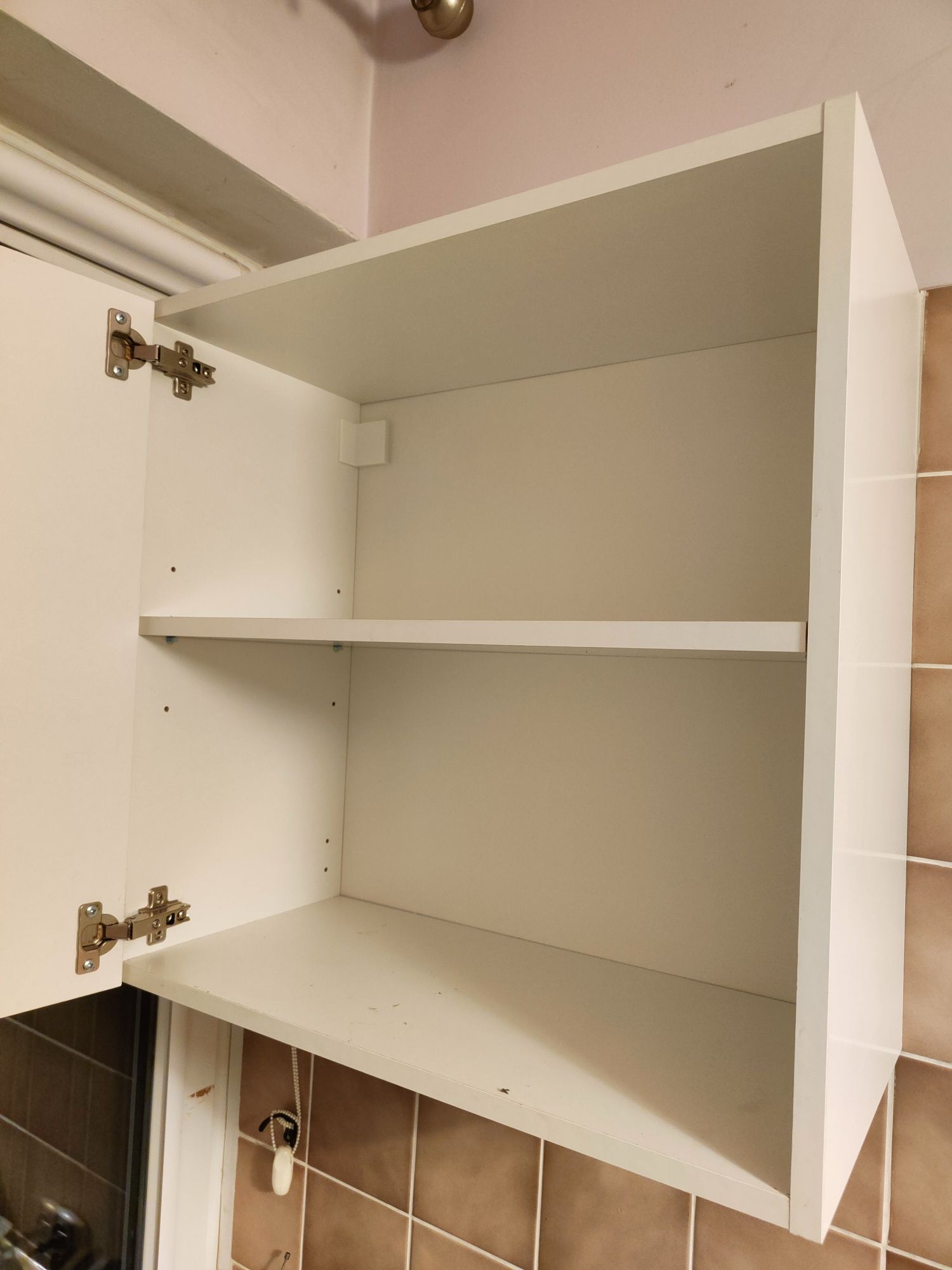 Szafka ścienna z drzwiczkami Ikea