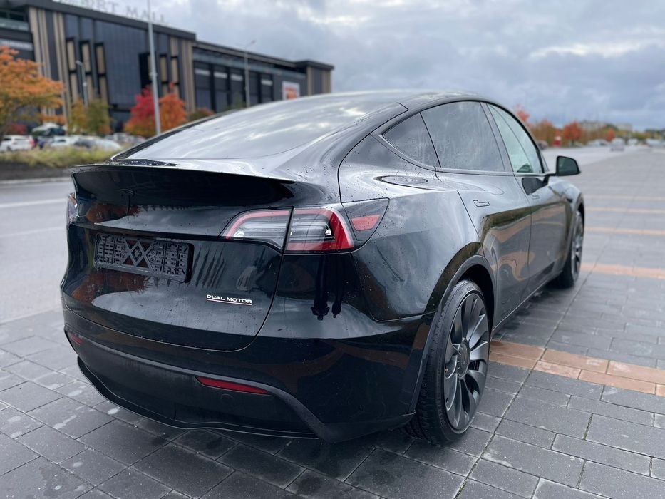 Tesla Model Y Performance  Одесса,Интересует обменна квартиру в Одессе