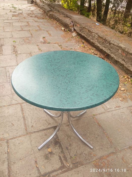 Продаю: столи, м,які лавки. Були у вжитку.У гарному стані.