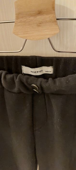Czarne spodnie dziewczęce rozm. 140 Reserved