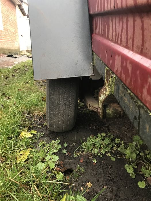 Автомобільний причіп легковий