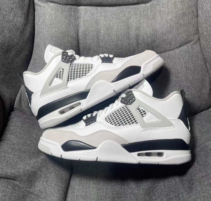 Buty sportowe Jordan_4_Retro_military_black R.40