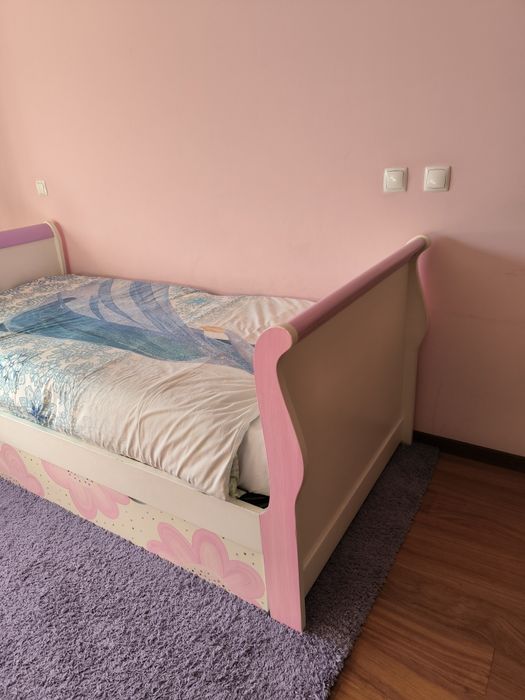 Cama menina dupla.