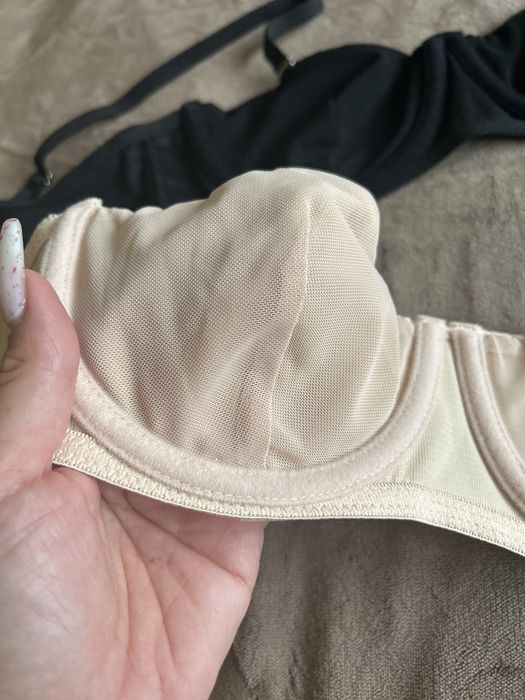 Продам два бюстгалтери 75В