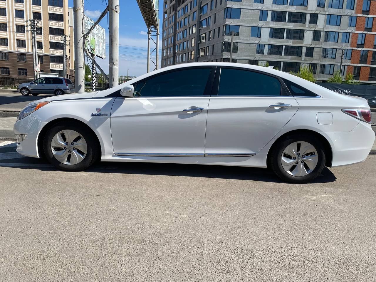 Hyundai sonata yf hybrid