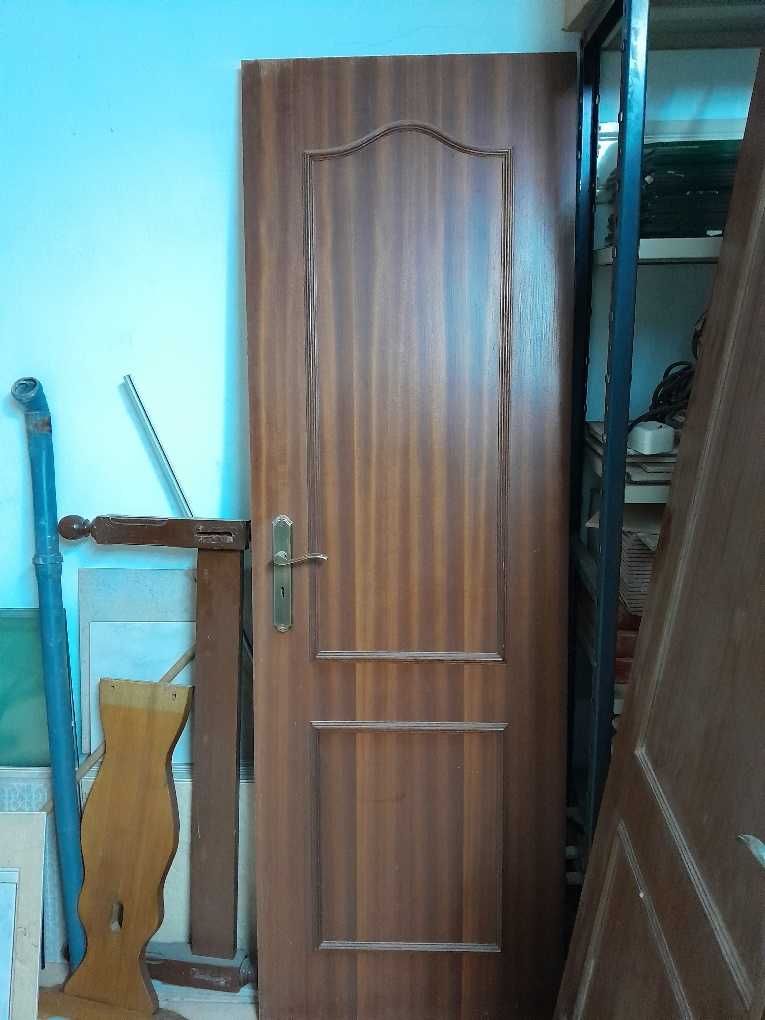 Portas de madeira e aluminio interiores