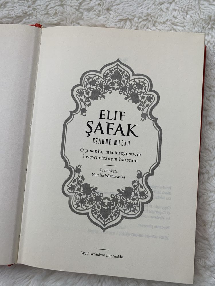 Książka • Powieść turecka • macierzyństwo • “Czarne mleko” Elif Shafak