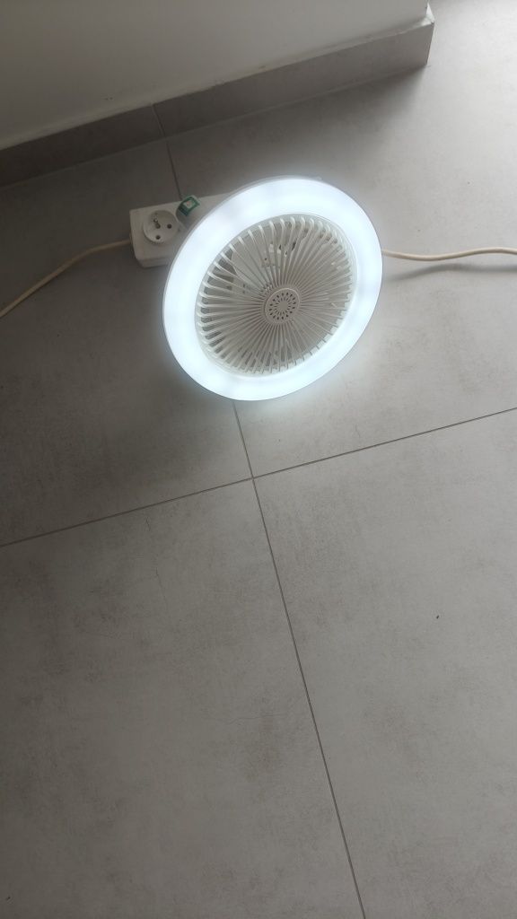Sprzedam lampę sufitową z wentylatorem na gwint E27