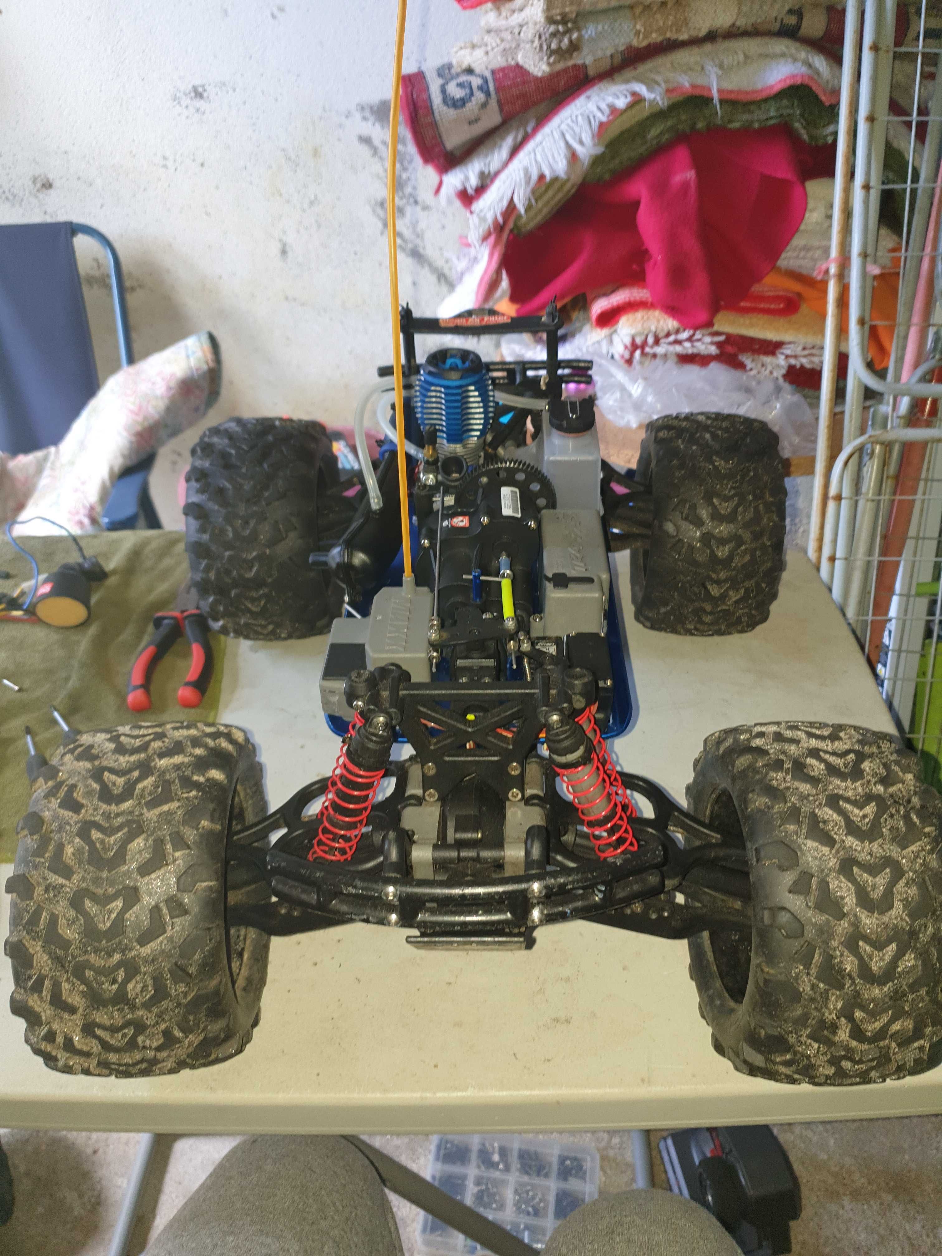 Traxxas Tmaxx 2.5 a gasolina