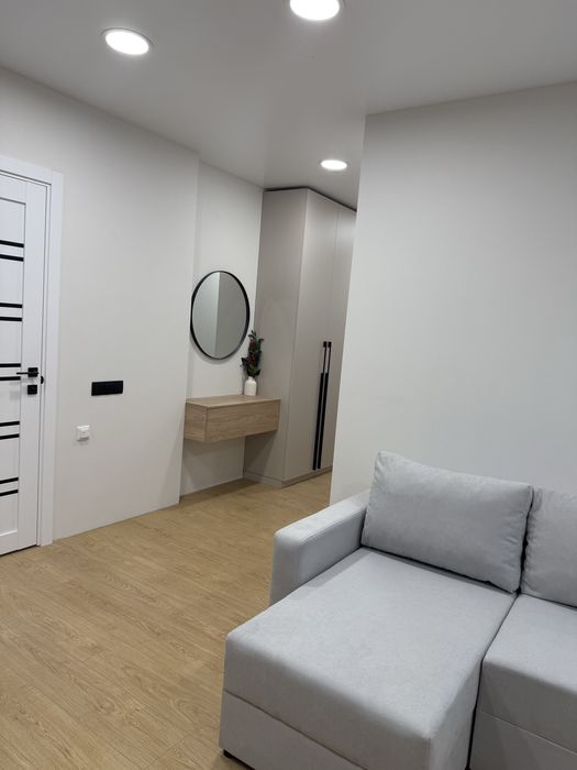 Продам 3-к квартиру з новим ремонтом — заїжджай і живи