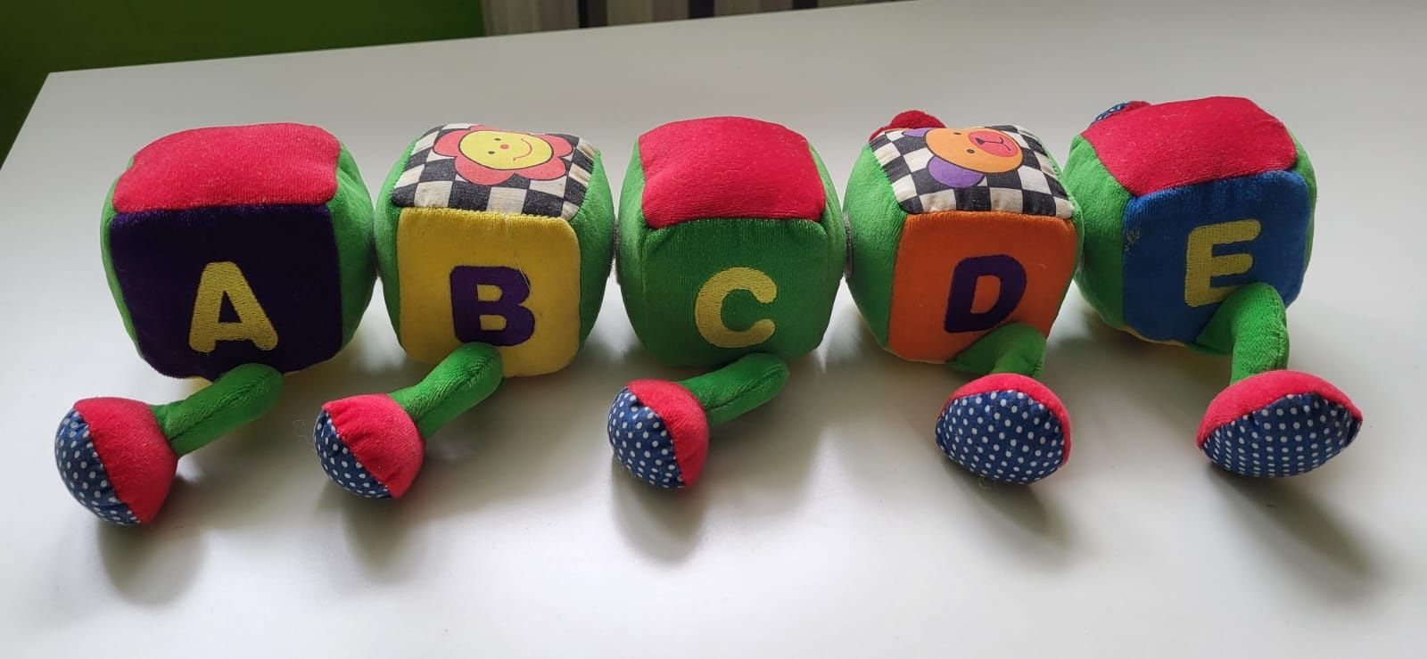 Zabawka edukacyjna dla niemowlaka