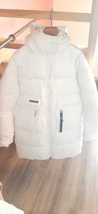 Куртка біла середньої довжини