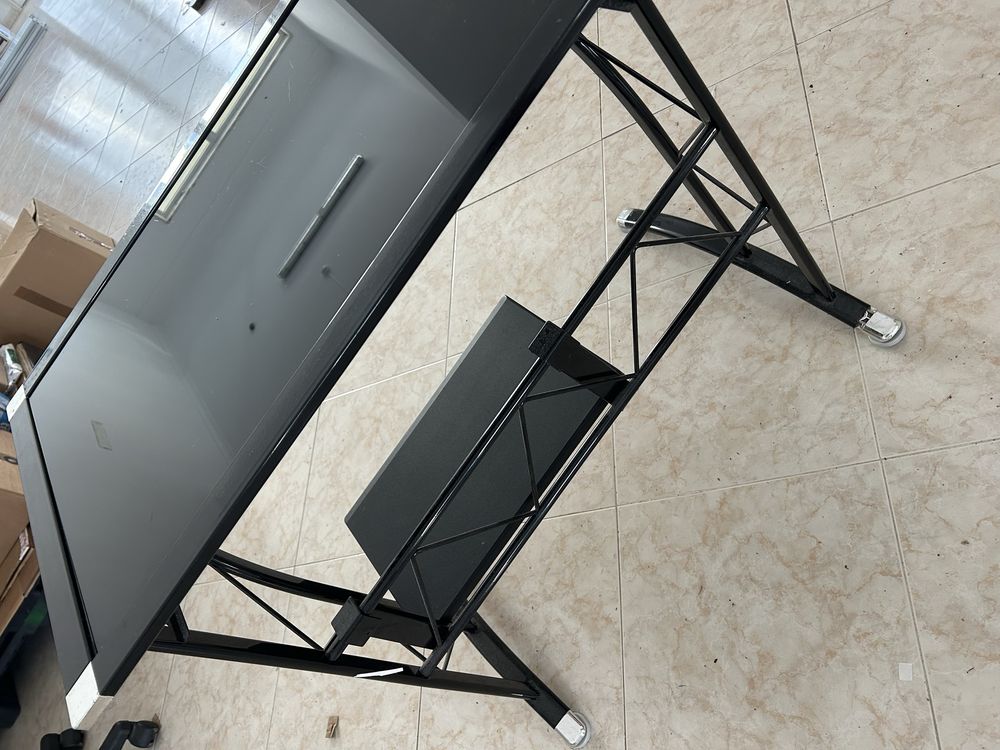 Mesa de secretaria em vidro