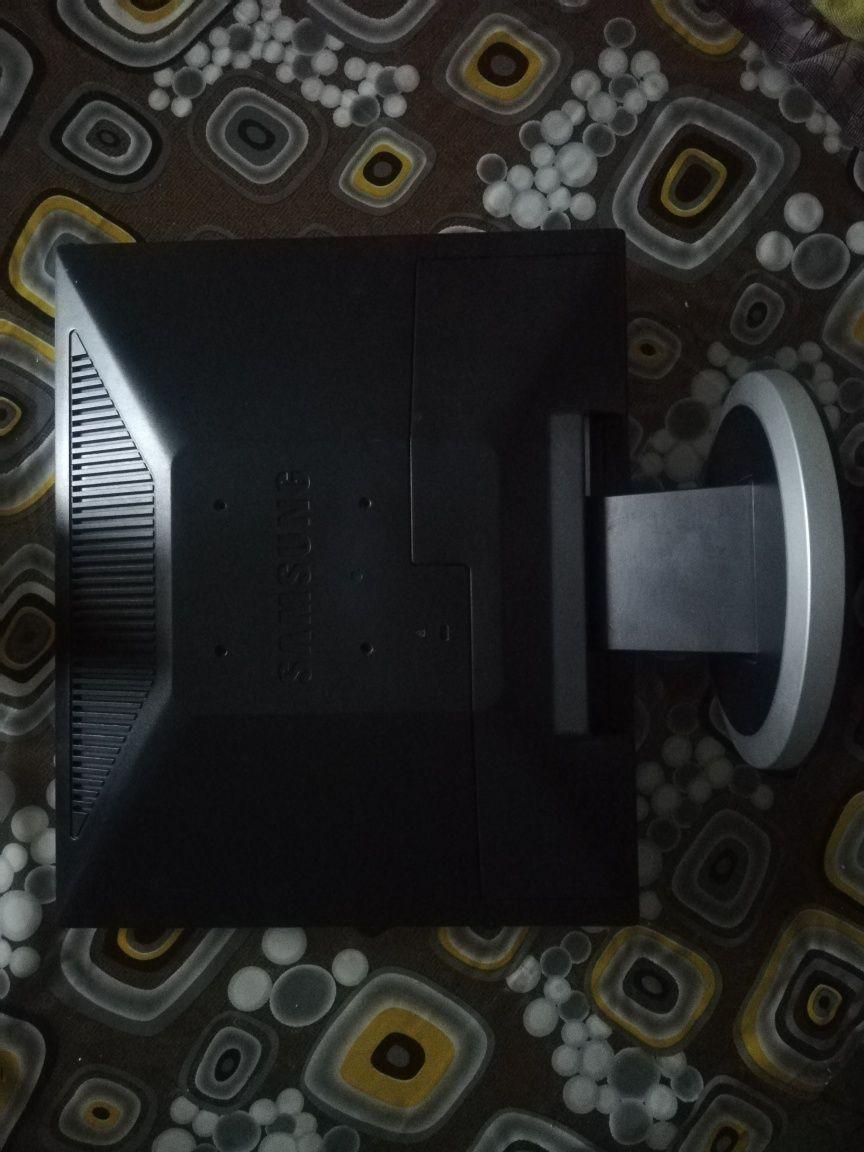 Монитор Samsung 730 bf