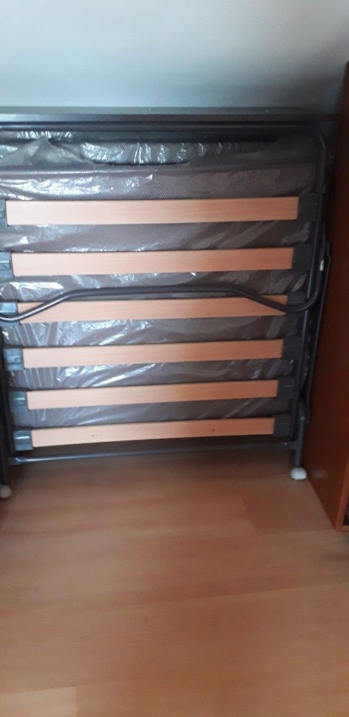 2 Sofás individuais e um divã praticamente novo