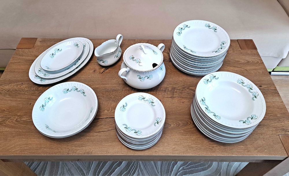 Porcelana Bogucice zestaw obiadowy 12 osób, waza, sosierka, PRL