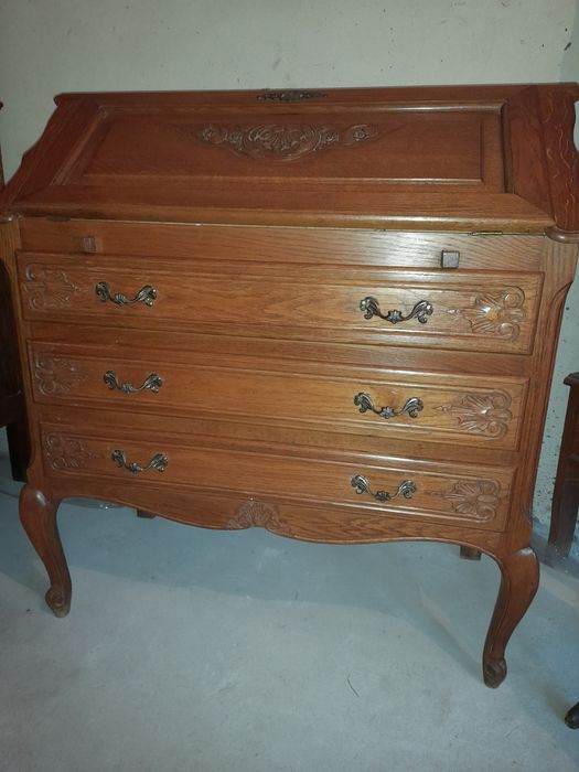 Шафи , комоди ,столи меблі Бе