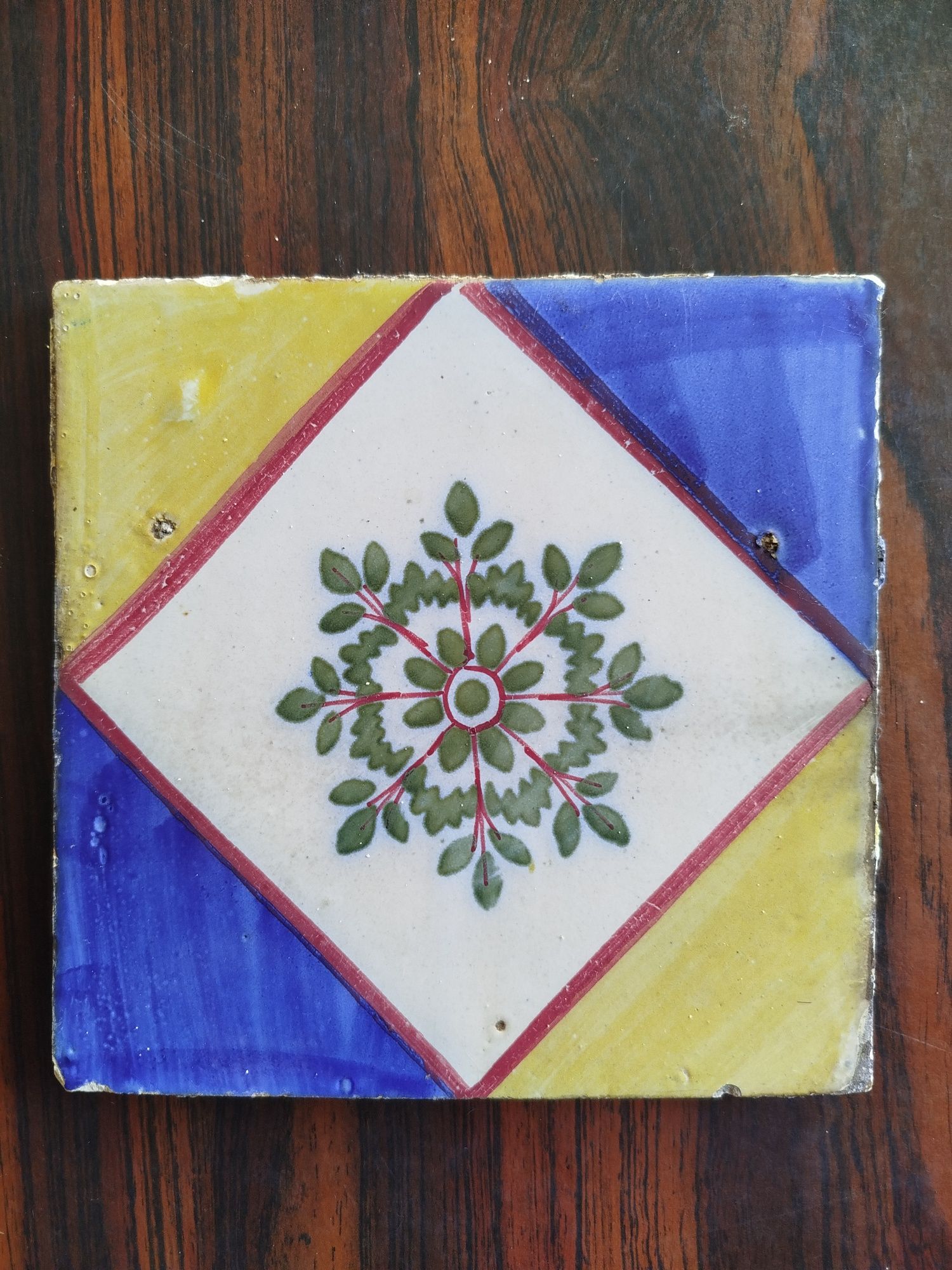 Azulejos seculares | policromos | chacota e pintura manuais | tiles |