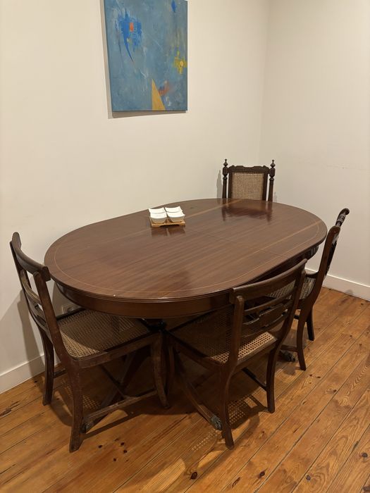Mesa e 5 cadeiras