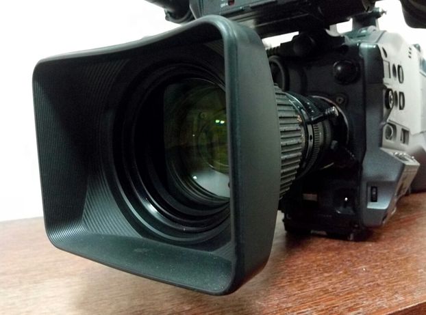 Продам видеокамеру Panasonic AG-HPX500 с объективом Canon YJ20*8.5B4