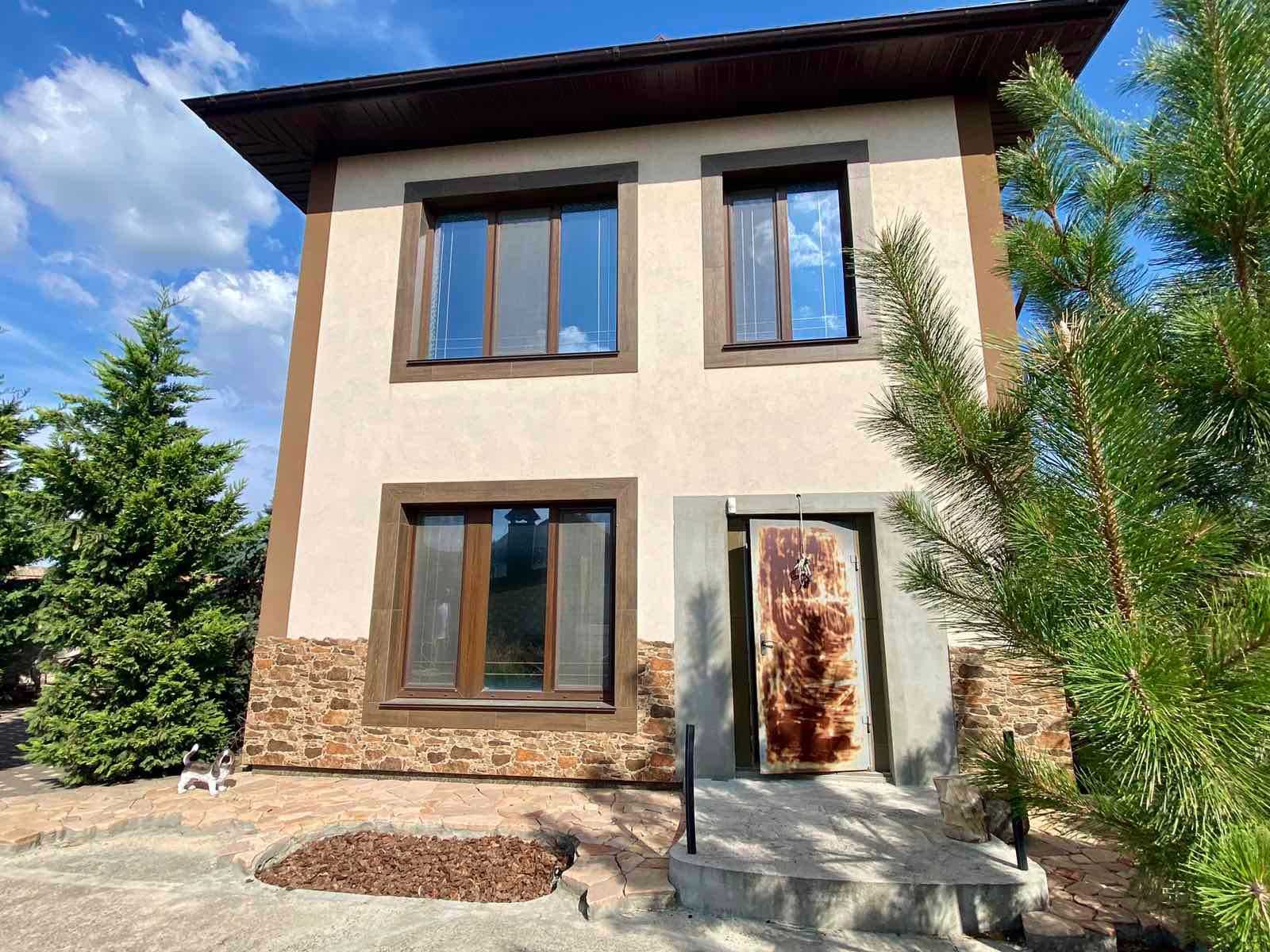 Продажа добротного нового дома в Варваровке. Скважина.Зеленый участок.