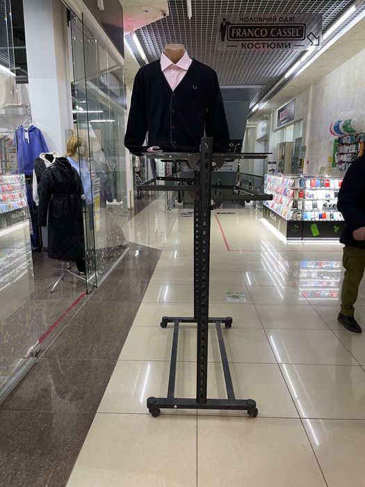 Продам стойку для одягу