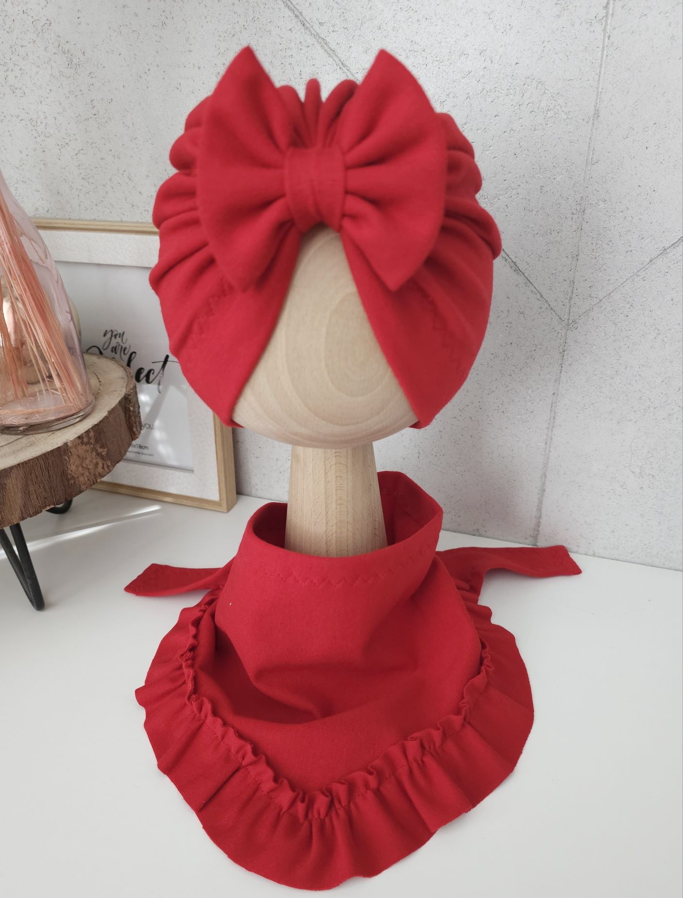 Komplet wiosenny czerwony czapka turban i chusta