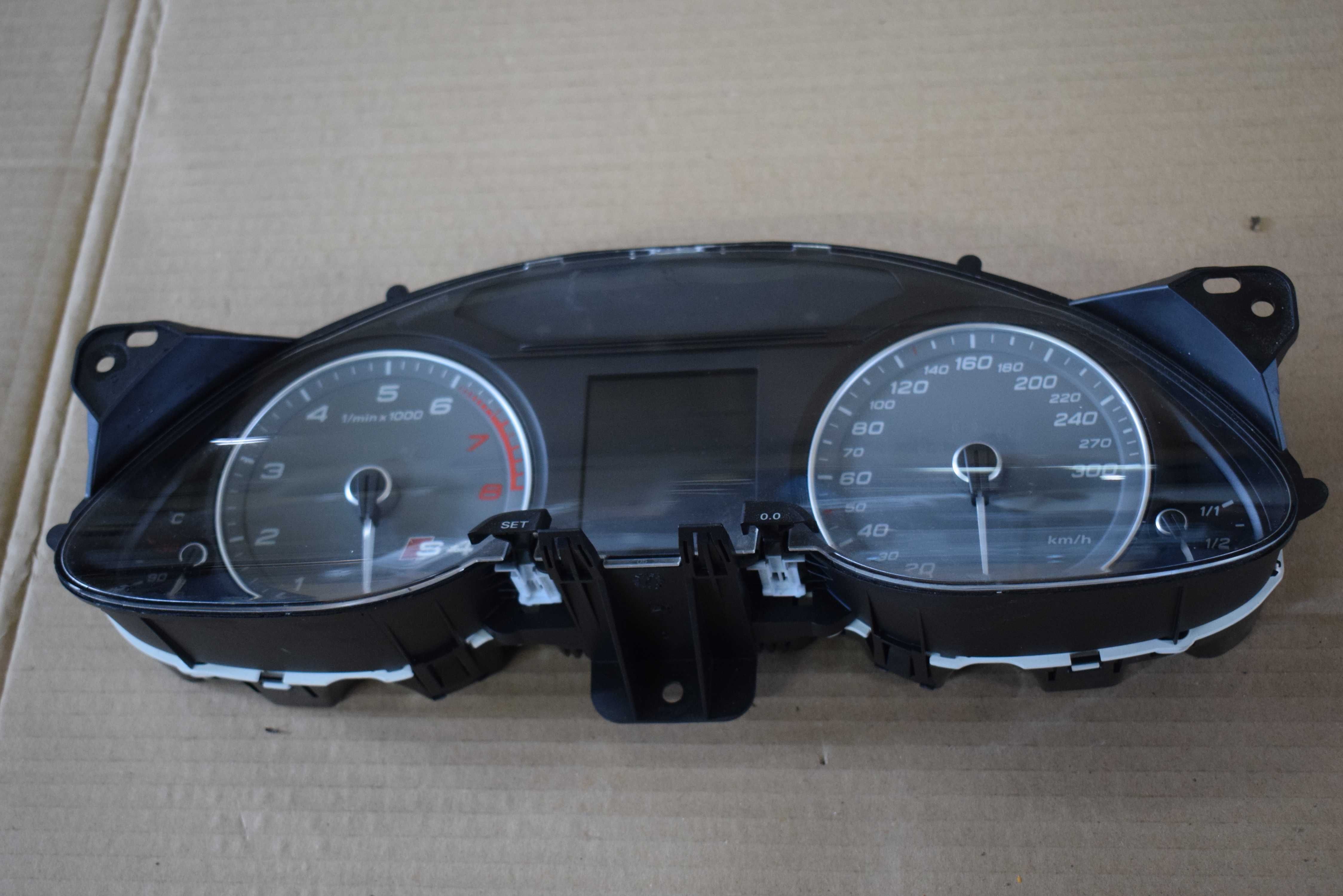 licznik zegar AUDI A4 S4 B8 LIFT 3.0 TFSI automat 12r. 8K0.920930P