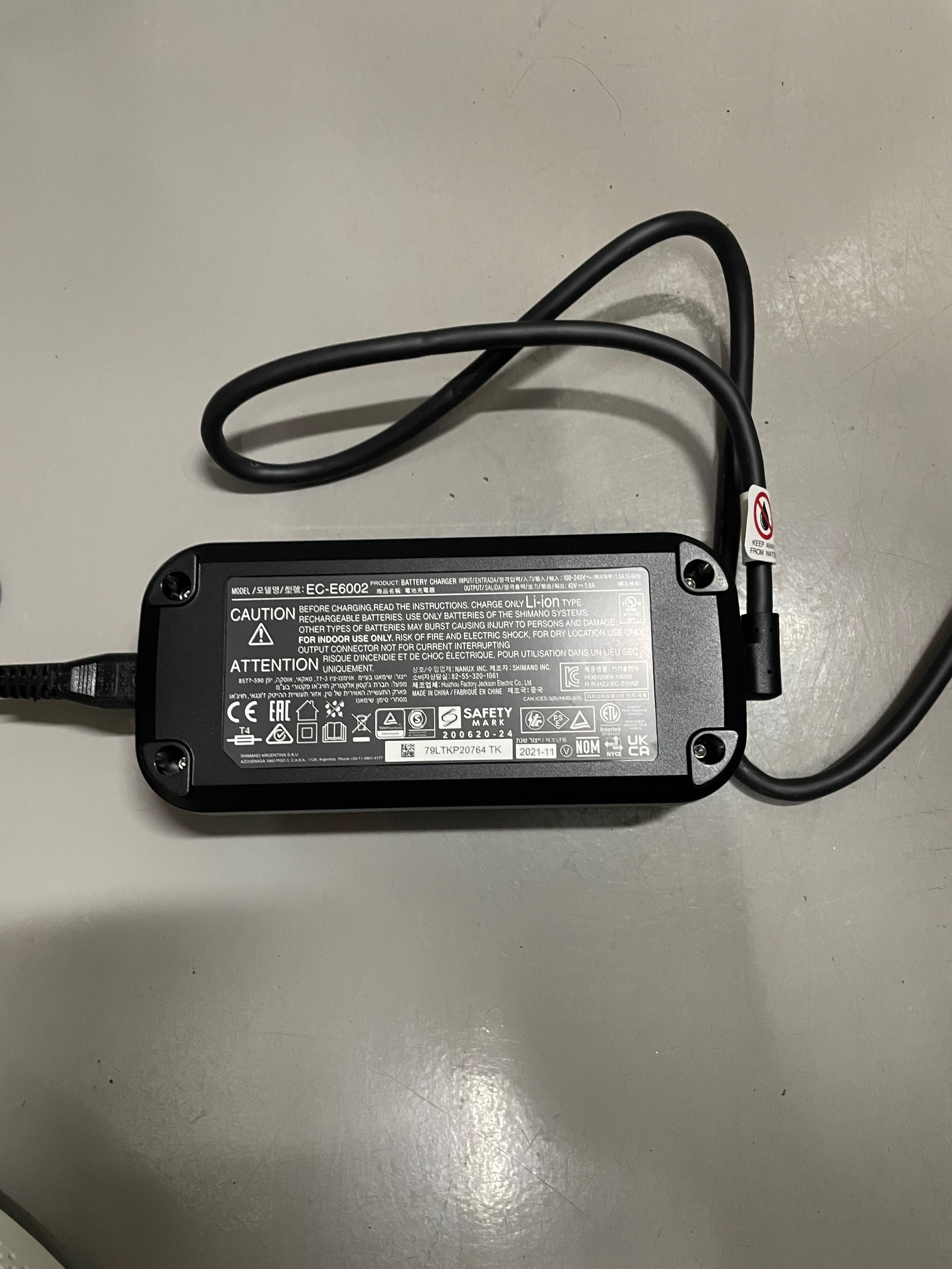 Carregador de Bateria para Bicicleta Elétrica SHIMANO STEPS EC-E6002