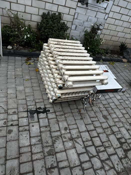 Продам чугунні батареї