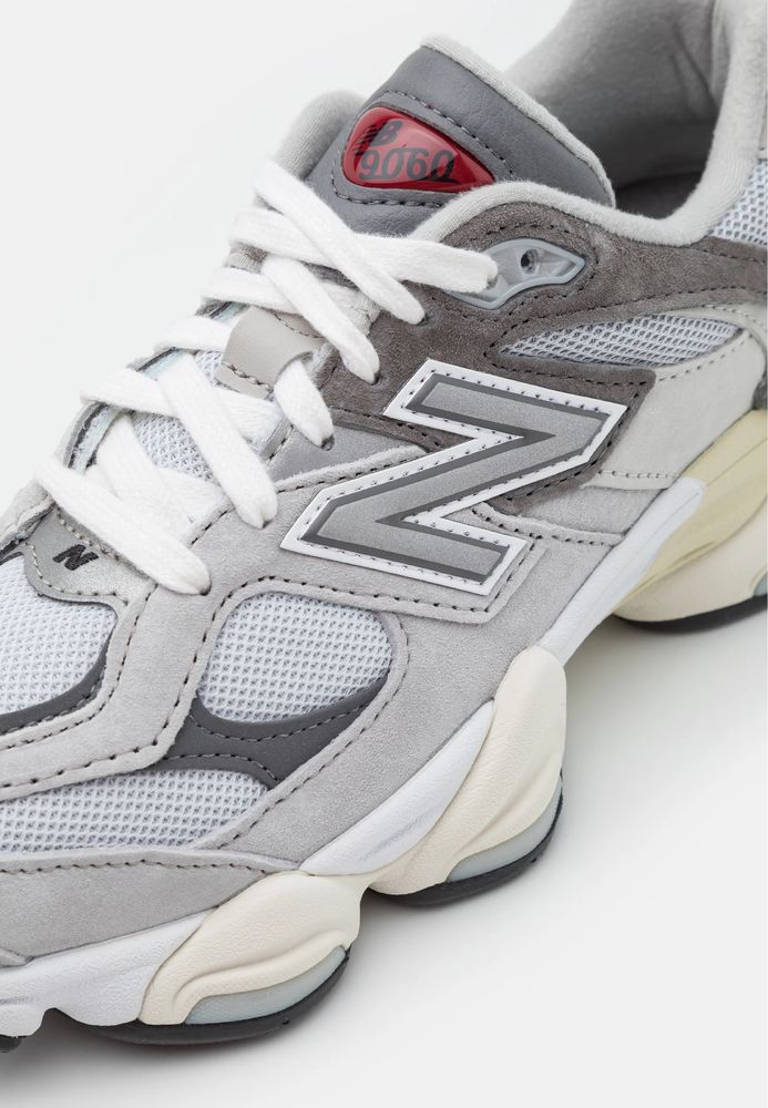 Кросівки жіночі New Balance 9060 sneakers in gray multi