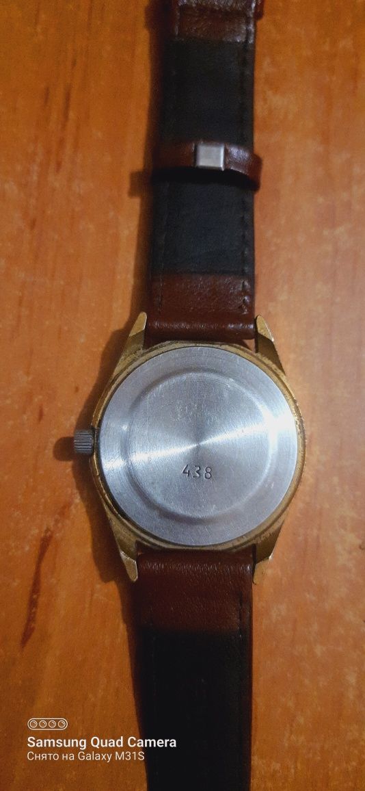 Продам часы luch 438