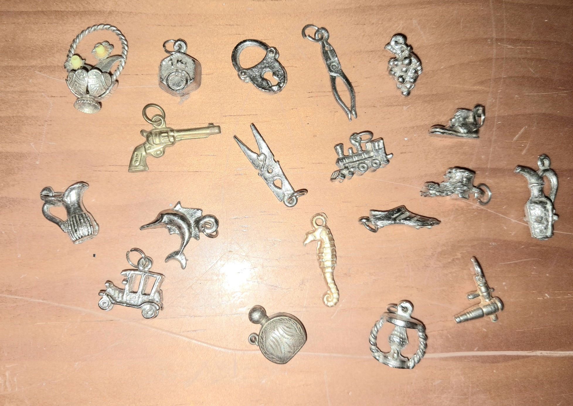 Conjunto de 19 pendentes vintage