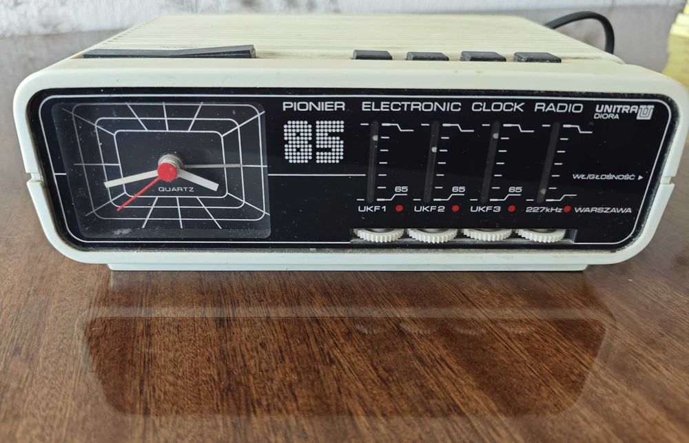 Radio budzik PIONIER 85 Unitra DIORA