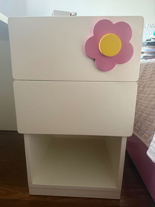 Mobília de quarto com cama de gavetão + secretária + colchão