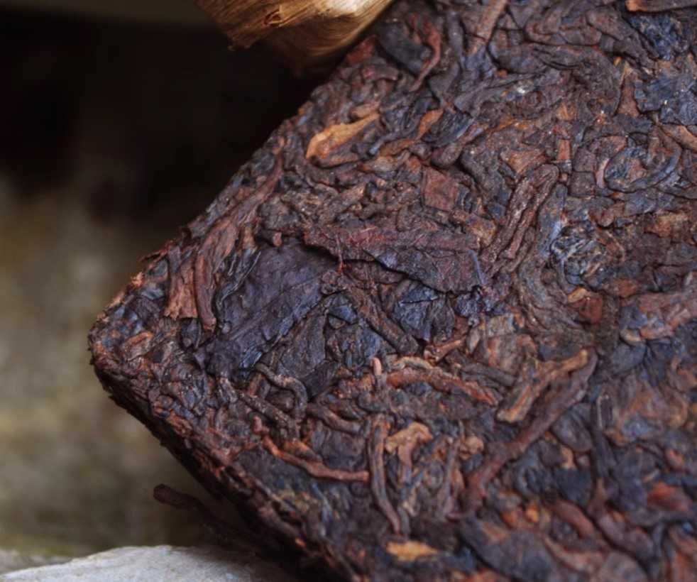 Темний витриманий шу пуер 7562 у бамбуці, 250 грам, 2014 р.