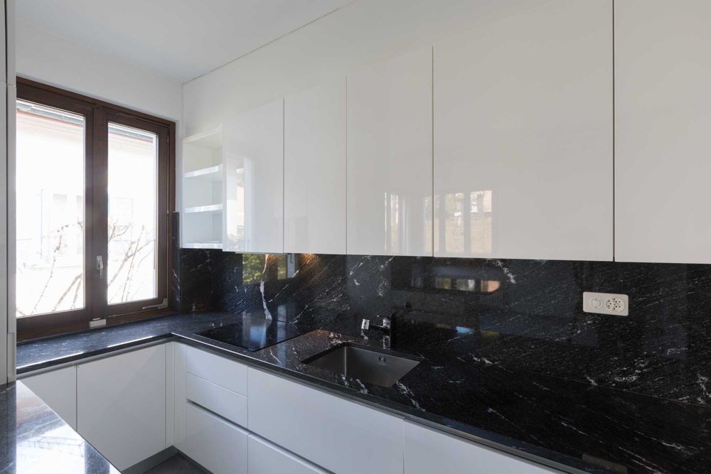 Blaty kuchenne granit, marmur, konglomerat – pomiar i montaż