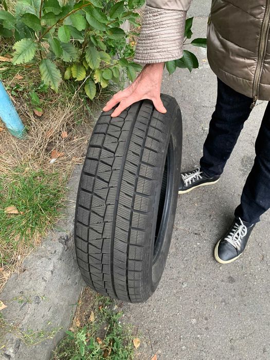 Зимові автошини BRIDGESTONE Blizzak Revo GZ 205/60R16 92S 4 шт.