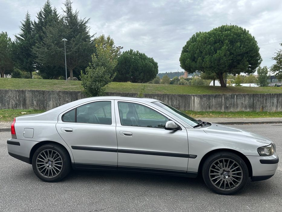 Volvo S60 T5 – Como Novo | Histórico de Revisões | Tudo a Funcionar
