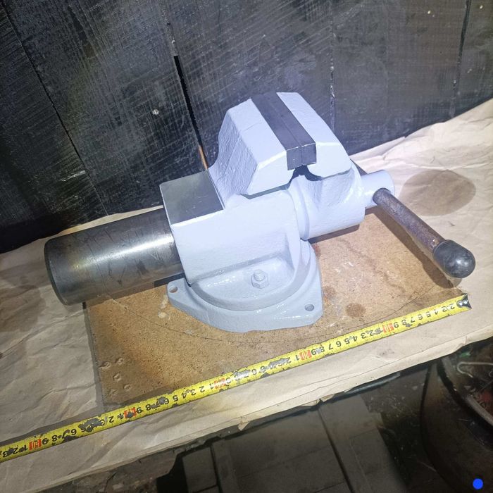 лещата тиски ключі наковальня